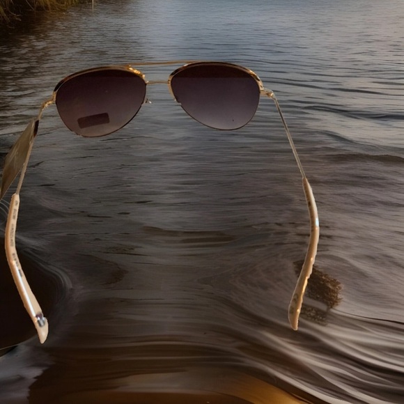 Tommy Hilfiger pink frame Sunglasses - Picture 4 of 7